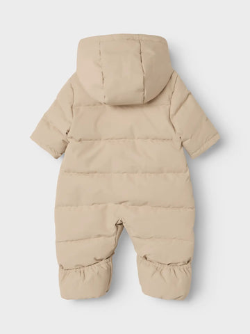 Lil’ Atelier Baby Flyverdragt - Nbflamedow03 Puffer -Unisex foldbare fødder - Oxford Tan