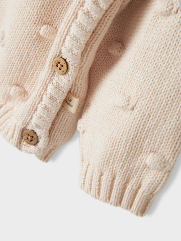 Lil’ Atelier Baby Striktrøje - Pastel Parchment/Hvid